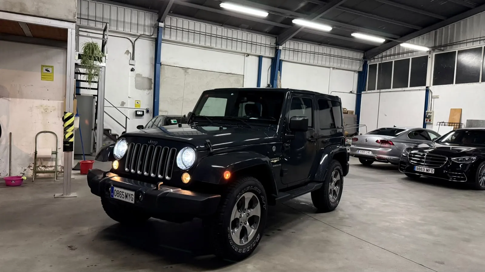 Jeep Wrangler Sahara front view